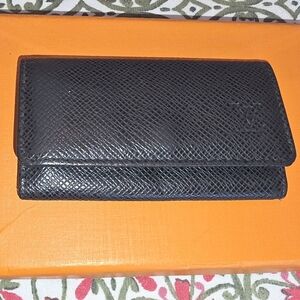 Pre-loved Black Louis Vuitton Taiga Multicles 4 Ring Key Holder